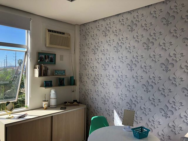 Papel-De-Parede-Adesivo-3D-Branco-Arabesco-Para-Banheiro-Conforto